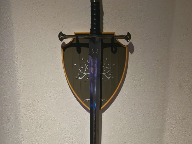 Narsil-Anduril Mounting Shield