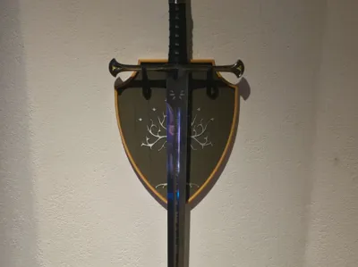 Narsil-Anduril Mounting Shield