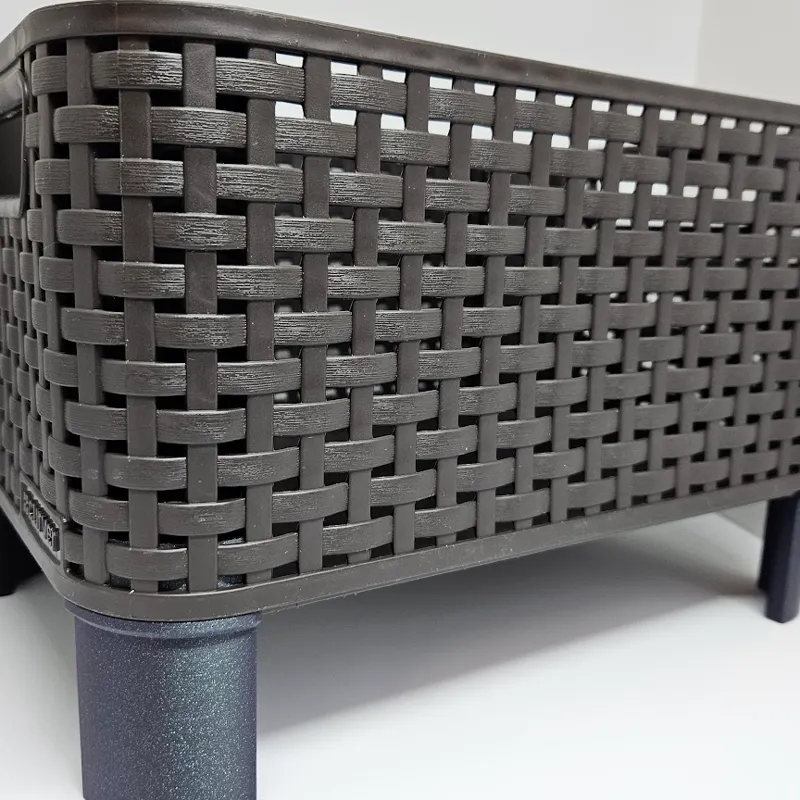 Legs/risers for a 7l Curver S basket, with a twist