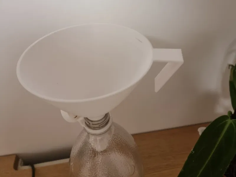 Fast funnel with hanger