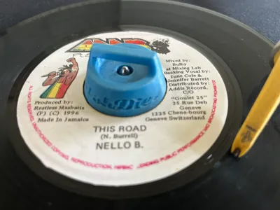 7" 45RPM vinyl single adapter