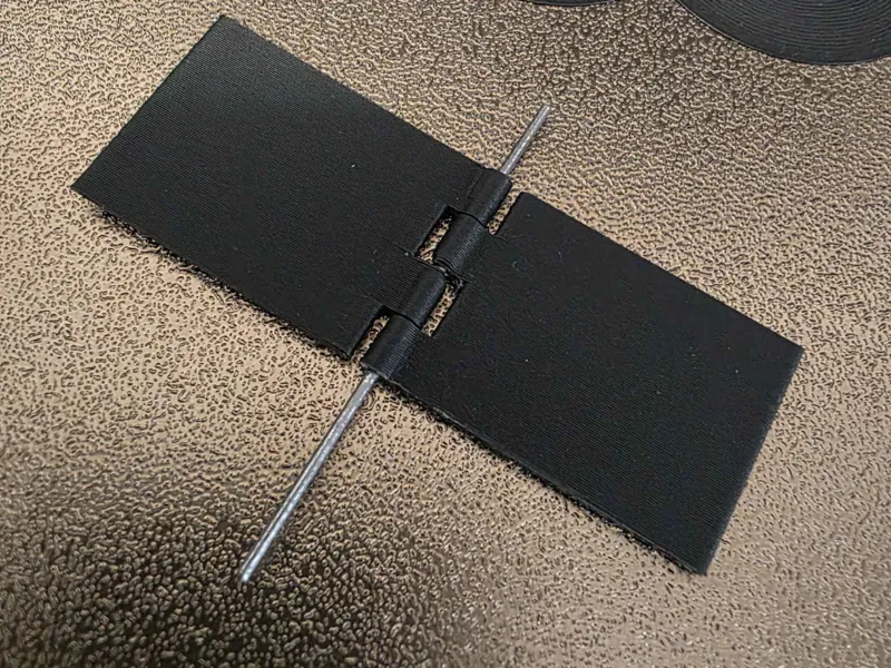 Hinge for RC planes