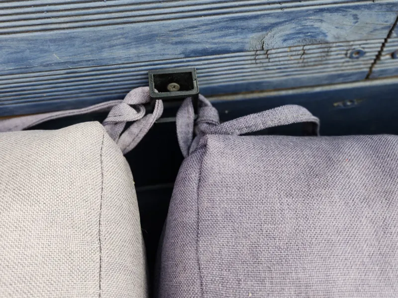 Attache pour dossier coussin exterieur