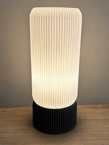Accesorio de iluminación decorativa: The Basic Ribbed Desk Lamp — vista de referencia 2