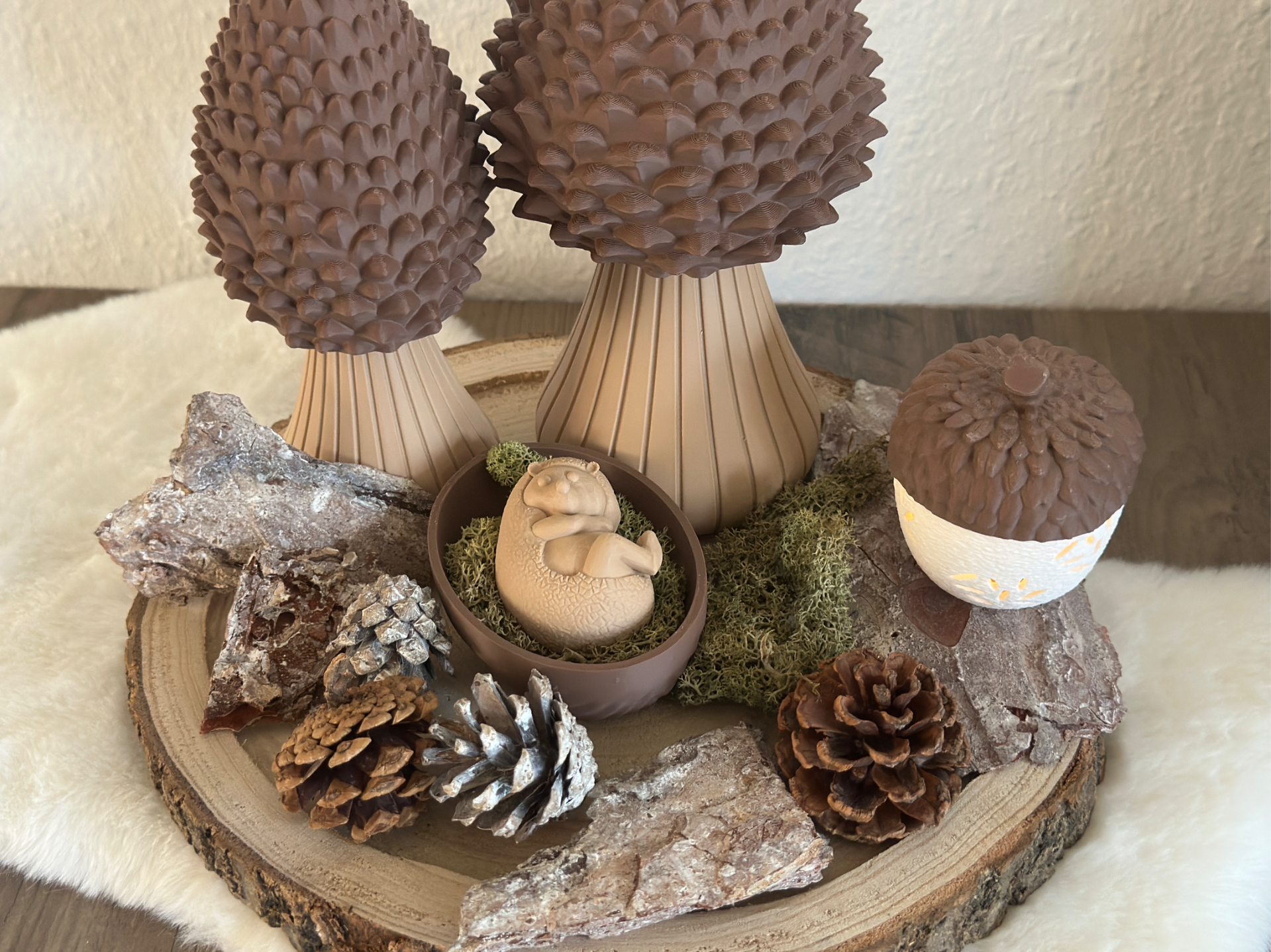 Herbstimpression schlafender Igel Walnuss