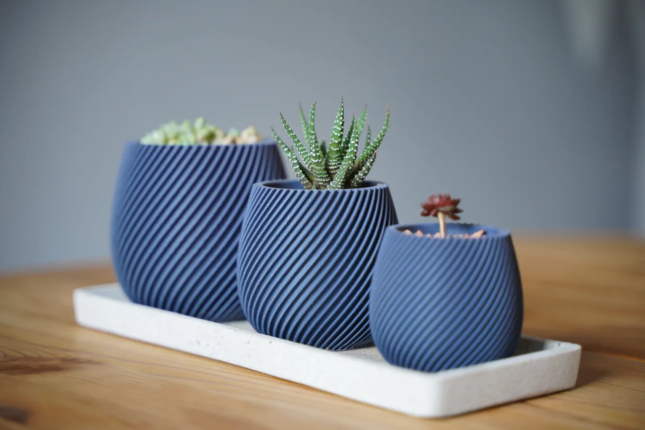 Modern spiral planter view 3