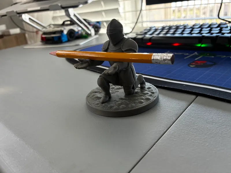 Knight pen holder
