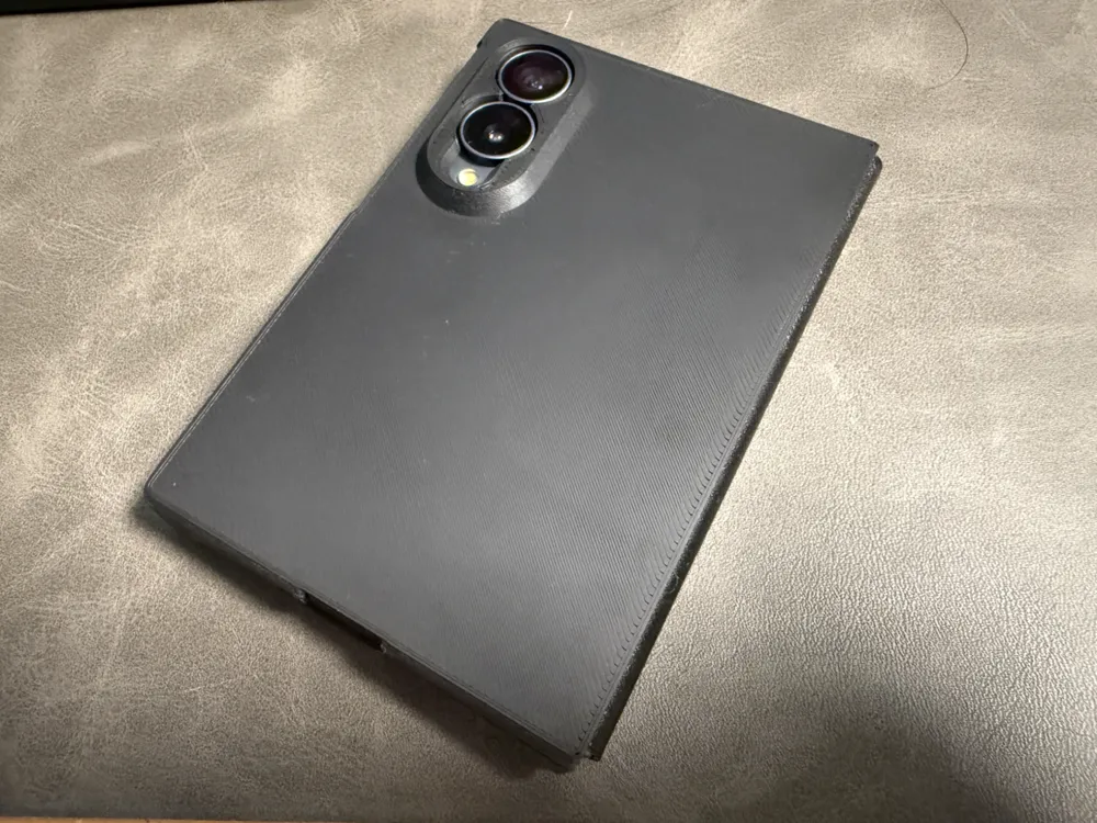 Caja o estuche: Samsung Galaxy Z Fold 8 Slim Case. Referencia del modelo original.