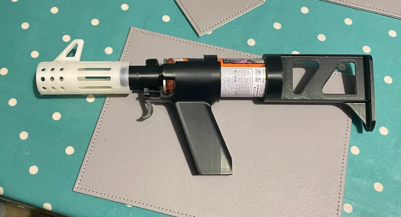 Silly String snow spray pistol gun