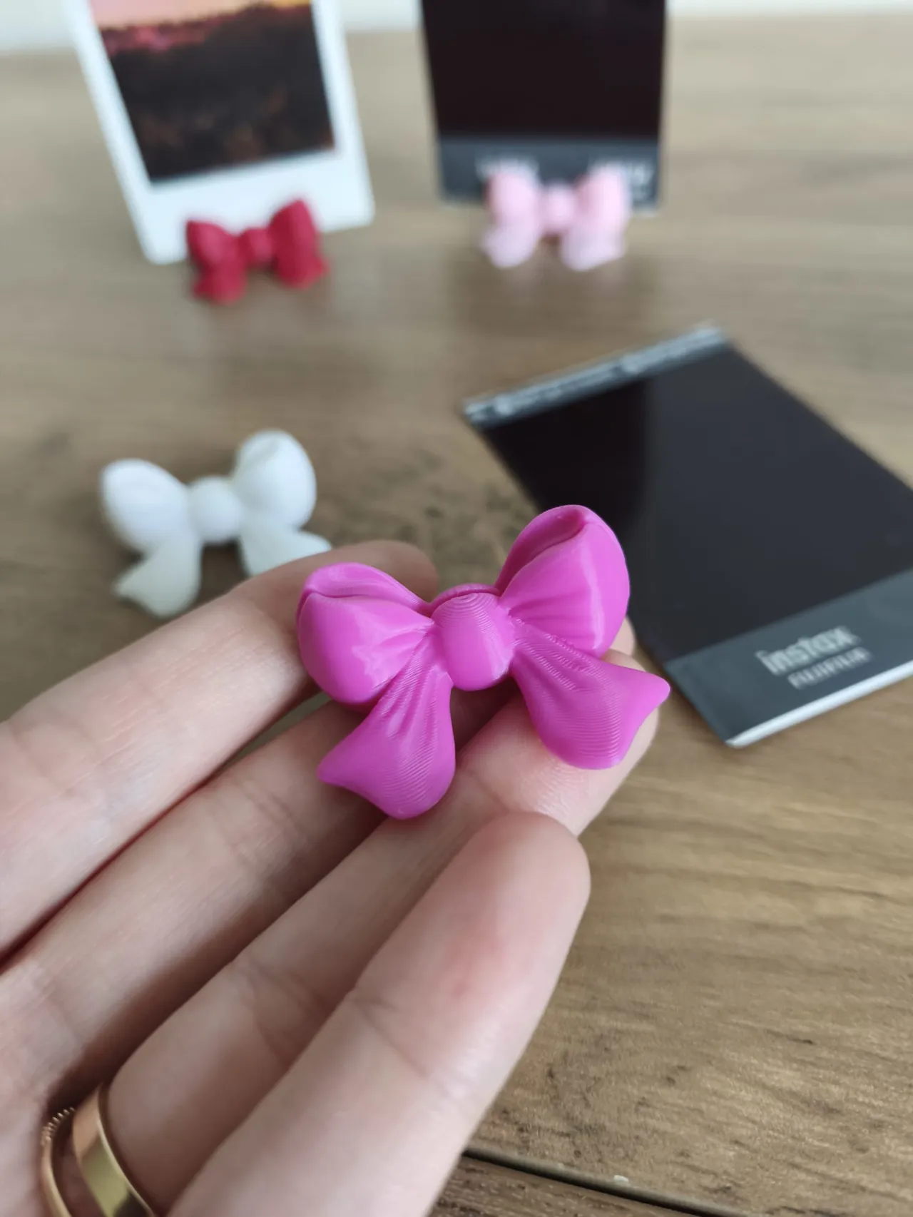 Bow Ribbon Photo and Notes Stand view 3