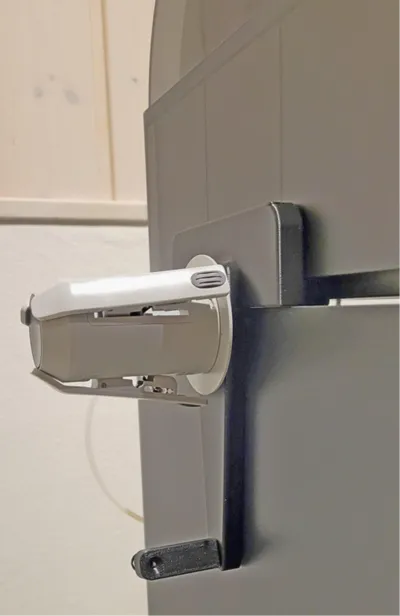 Side spool holder clamped under AMS