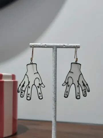 Pendientes: Aretes Manos Inquietas — vista de referencia 3