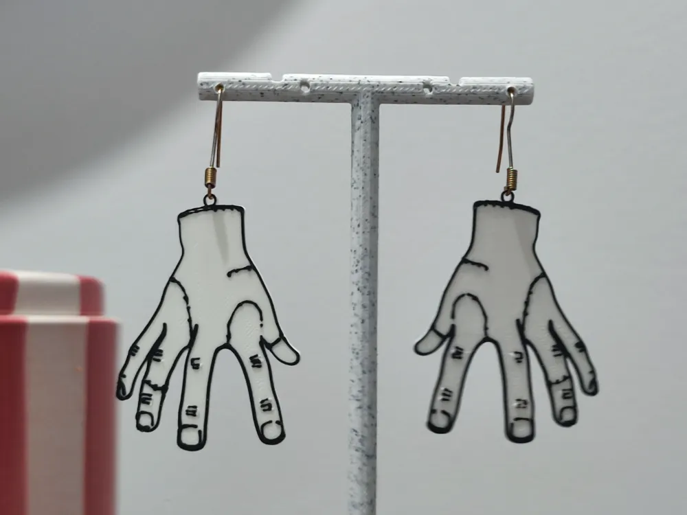 Pendientes: Aretes Manos Inquietas. Referencia del modelo original.