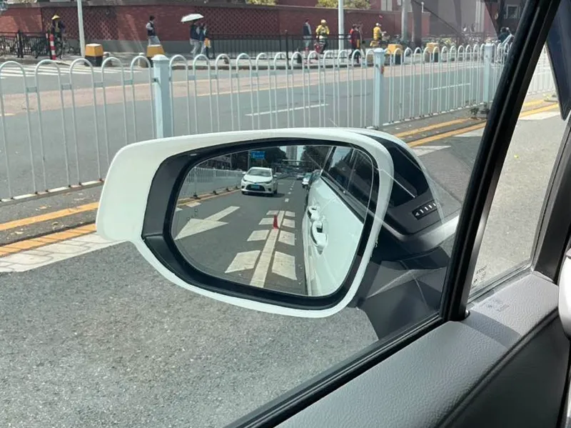 丰田 赛那 SIENNA 后视镜雨眉 V1.0