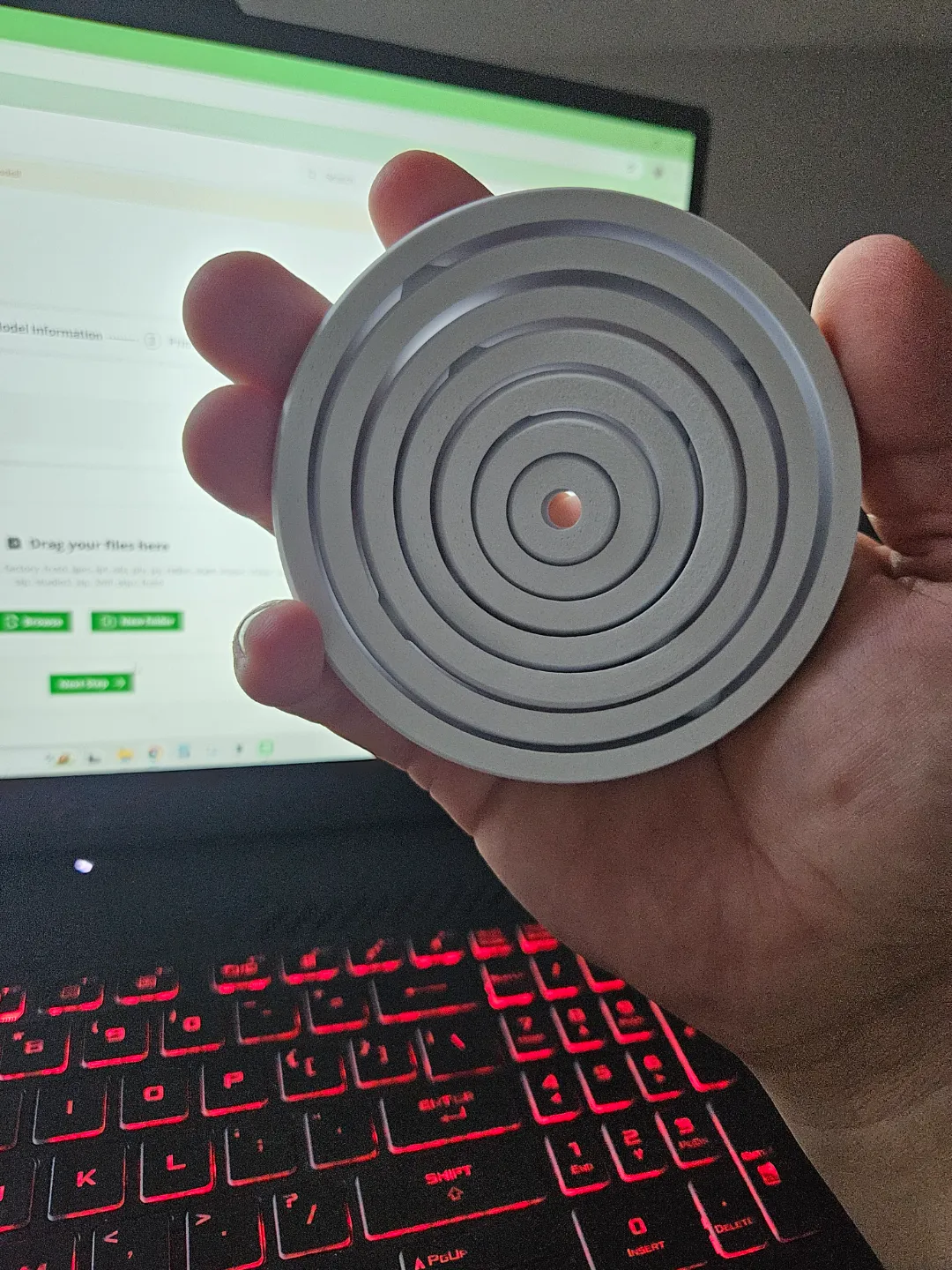 the 3x more amazing 7-ring gyro spinner fidget view 2