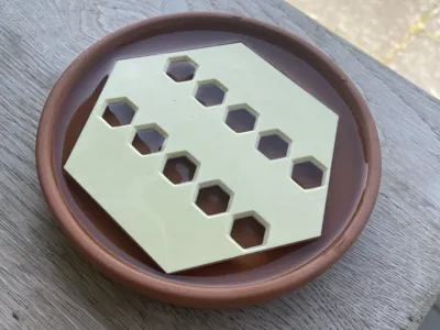 Bee Drinking Platform with Feet