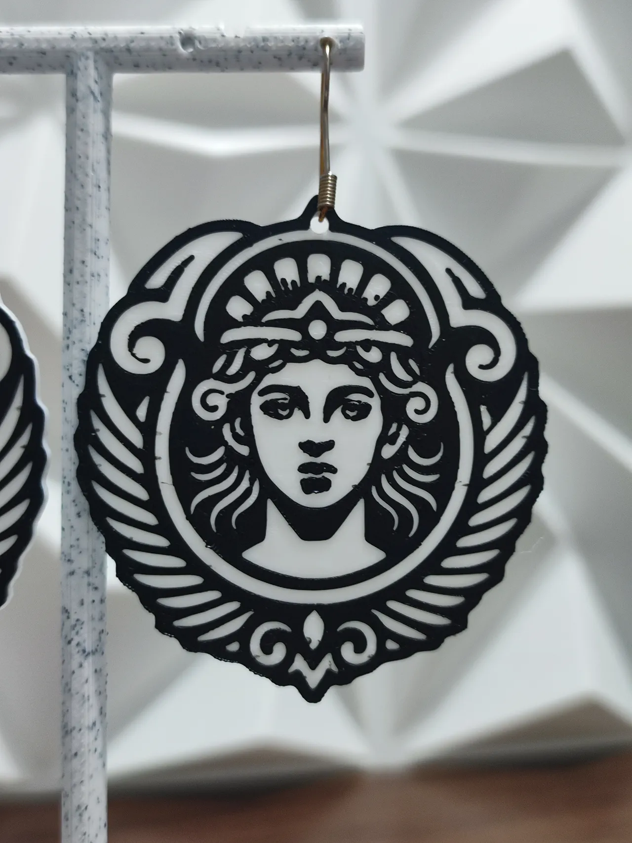 Aretes Relicario de Atenas view 3