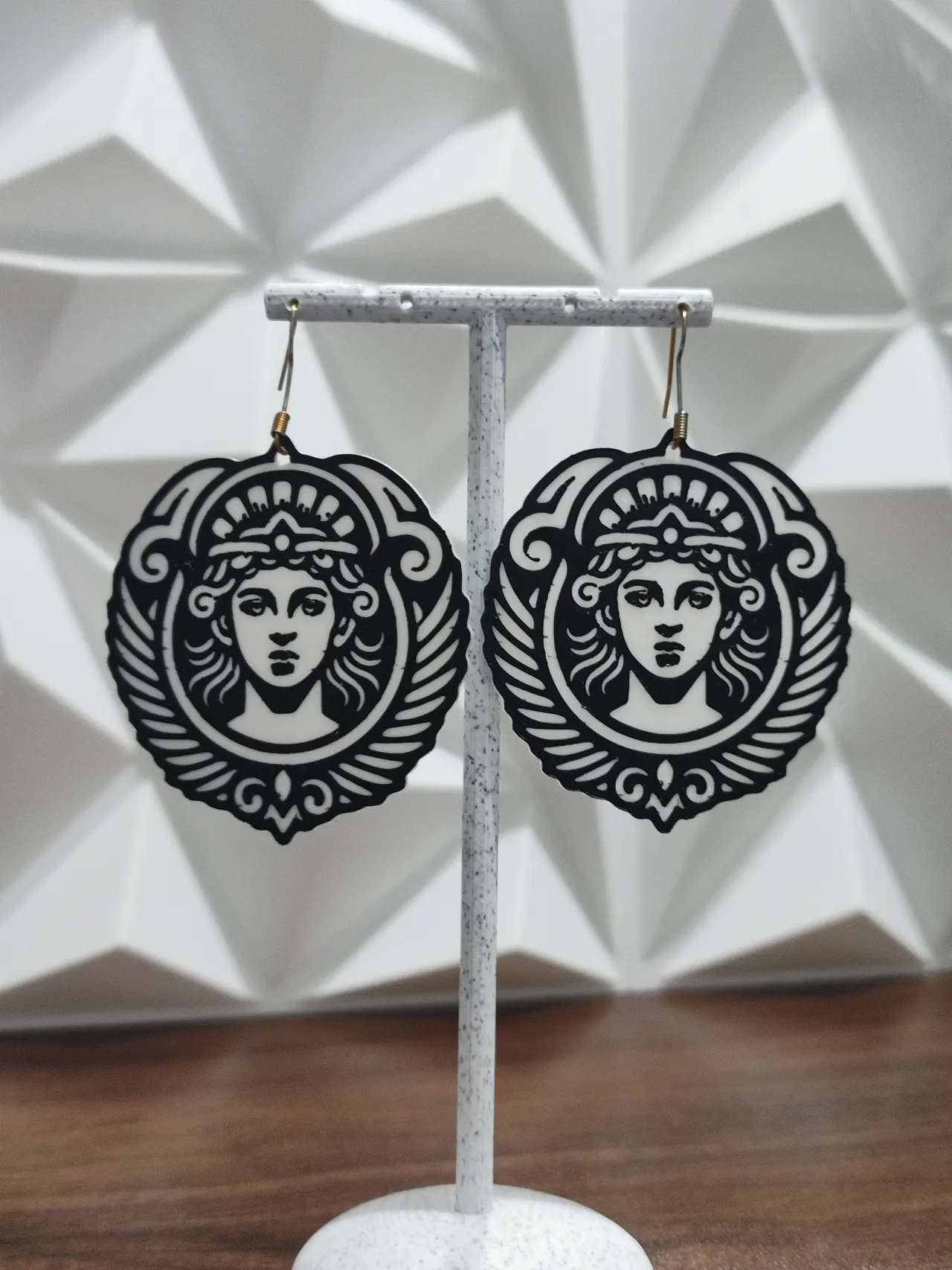 Aretes Relicario de Atenas view 2