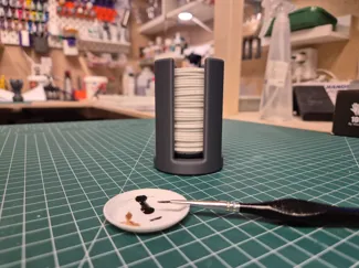 Disposable paint dish/cup + holder
