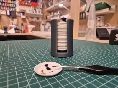 Disposable paint dish/cup + holder