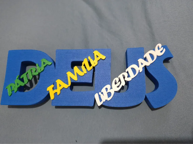 Letreiro Deus Pátria Família Liberdade