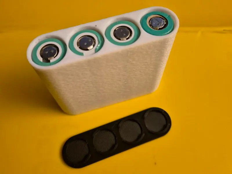 Compact 4×18650 Battery Holder with Snap-Fit Lid