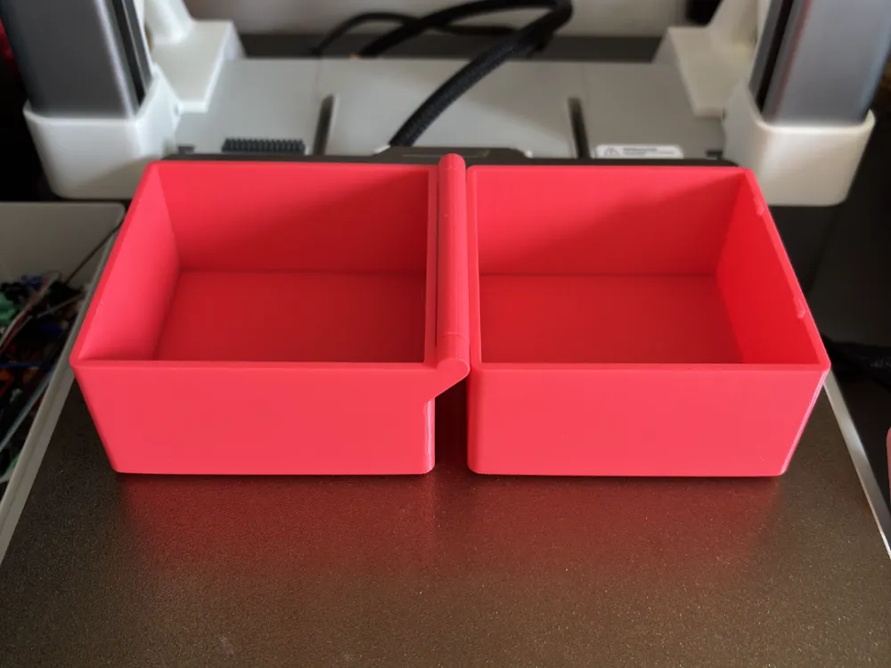 100x100x100mm Box with hinge and lock clip by PrinttX MakerWorld