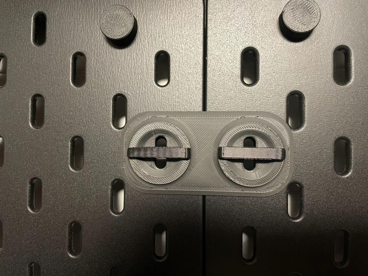 Skadis T-clip connector view 3