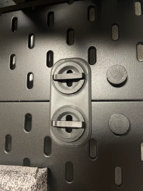 Skadis T-clip connector view 2