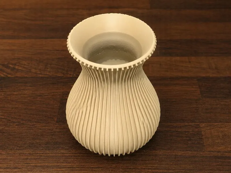 Elegante gerippte Vase