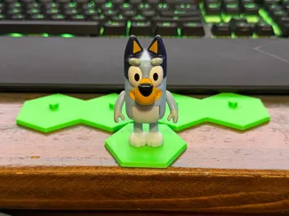 Bluey Figure (Moose Toys) Hexagonal Base / Stand
