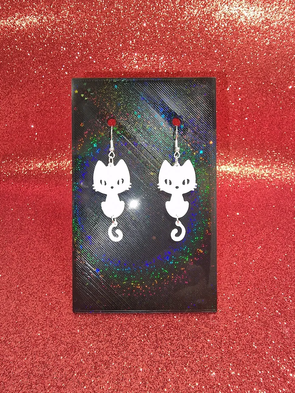 A white cat earrings view 2