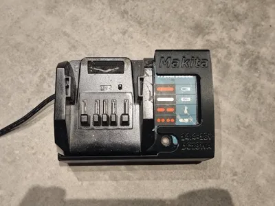 Makita DC18WA Charger Wall Mount