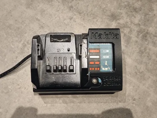 Makita DC18WA Charger Wall Mount