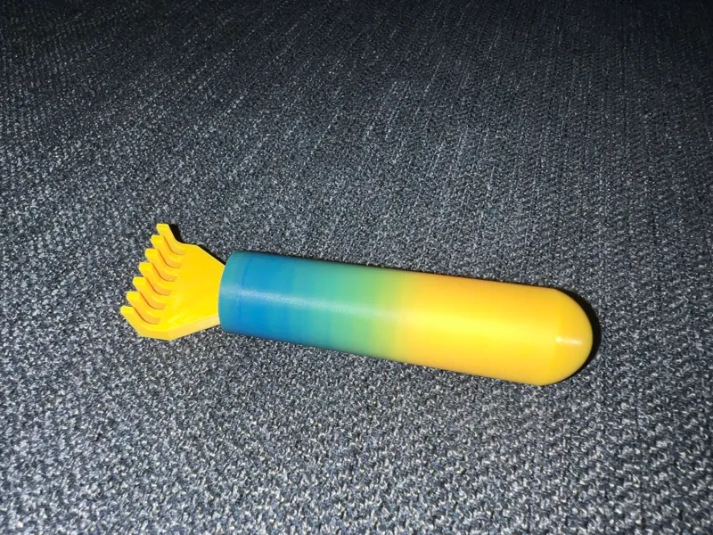 Travel back scratcher