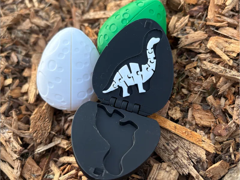 Flexi Brontosaurus egg - snaps shut