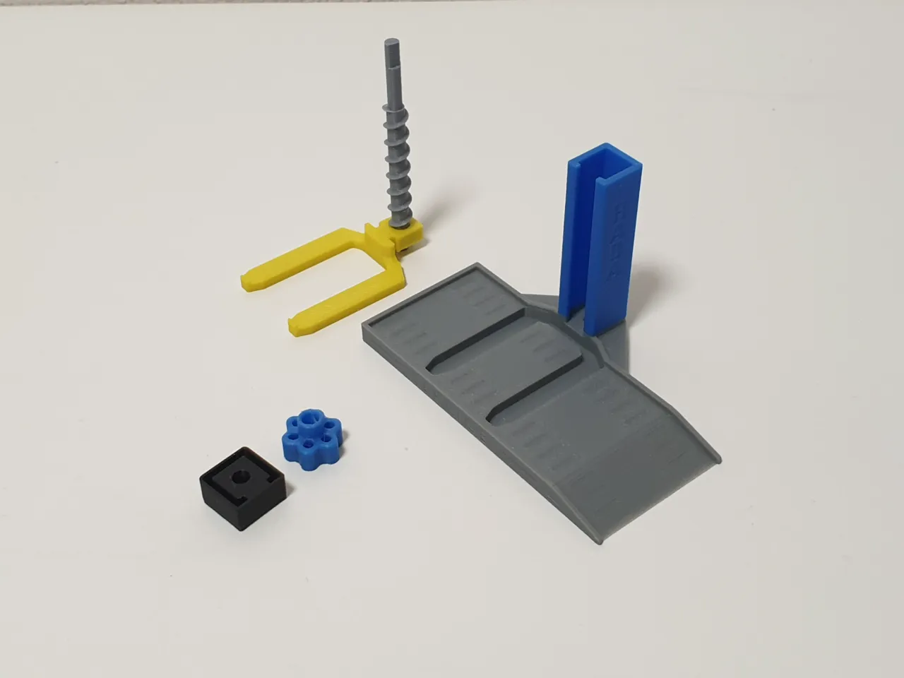 Single Post Car Lift view 3