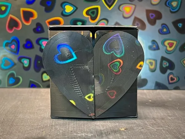 Boîte cadeau cœur holographique
