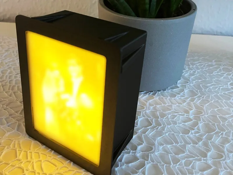 Lithophane - mobile picture frame with battery