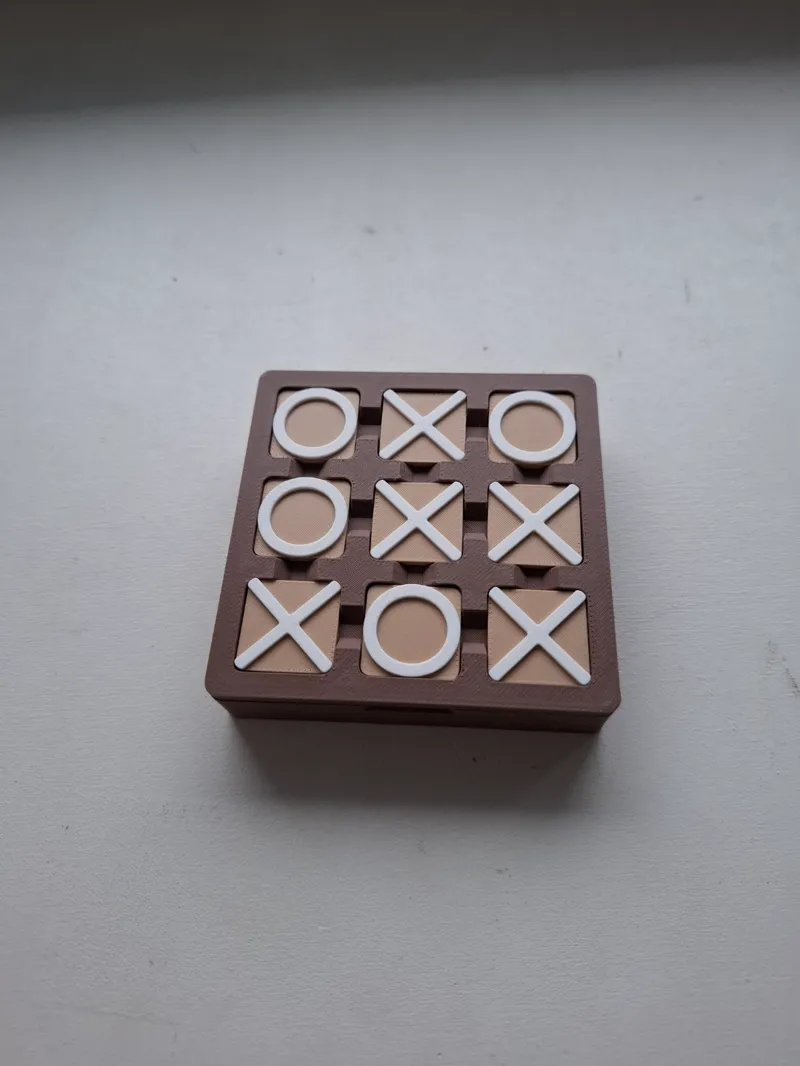 Compact tic tac toe travel pack