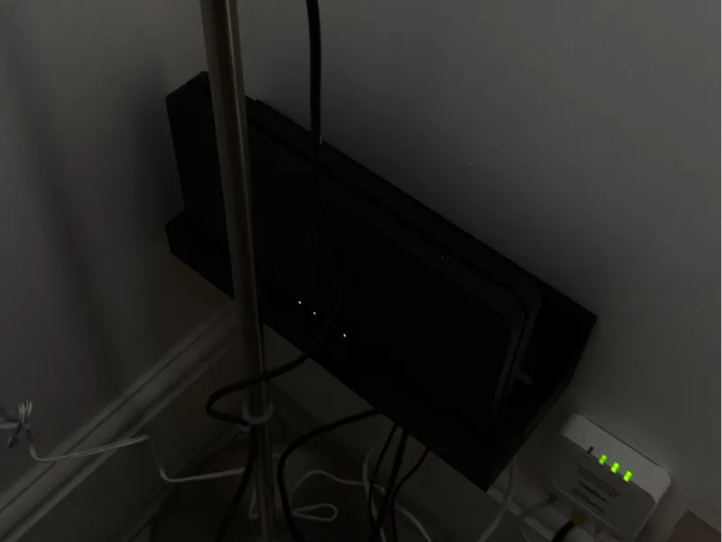 SKY WIFI Hub Wall Mount