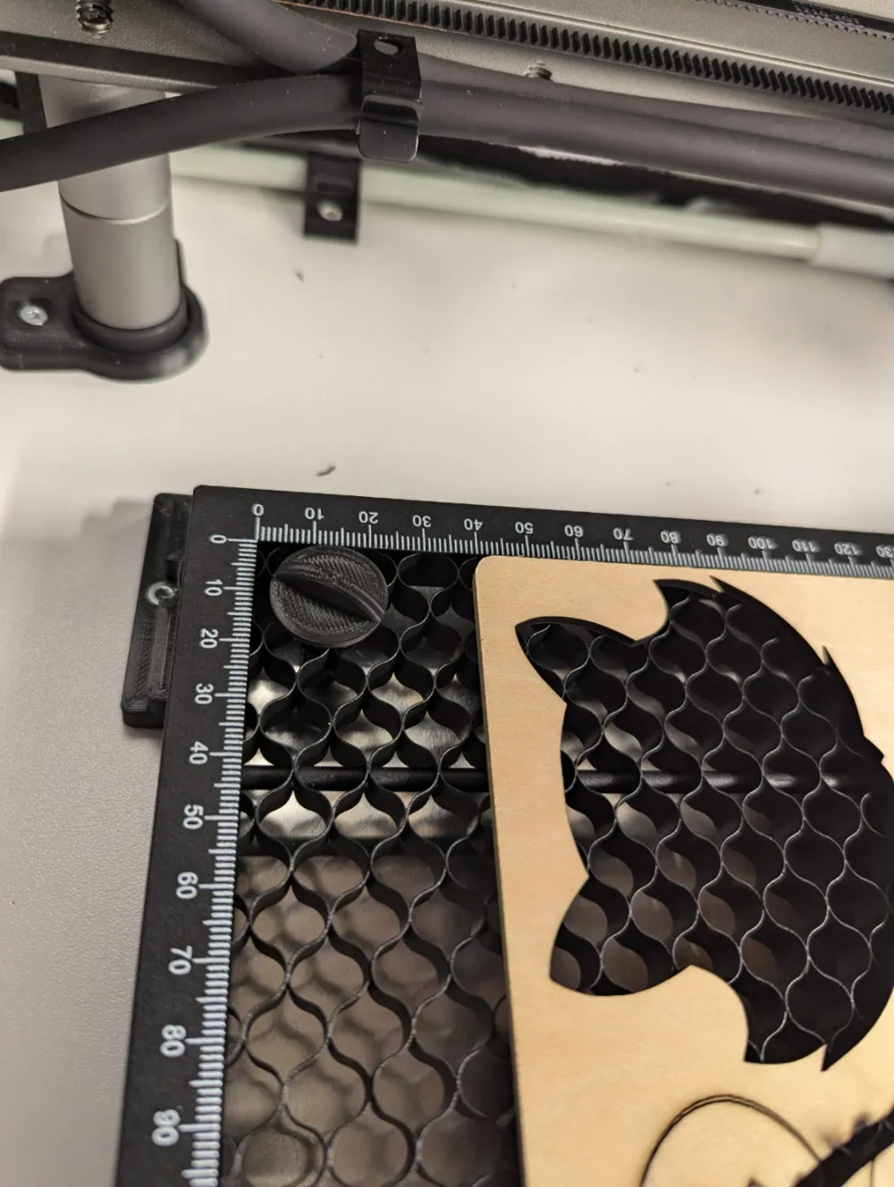 Honeycomb Raiser - MakerWorld 3D Model | 3Drop