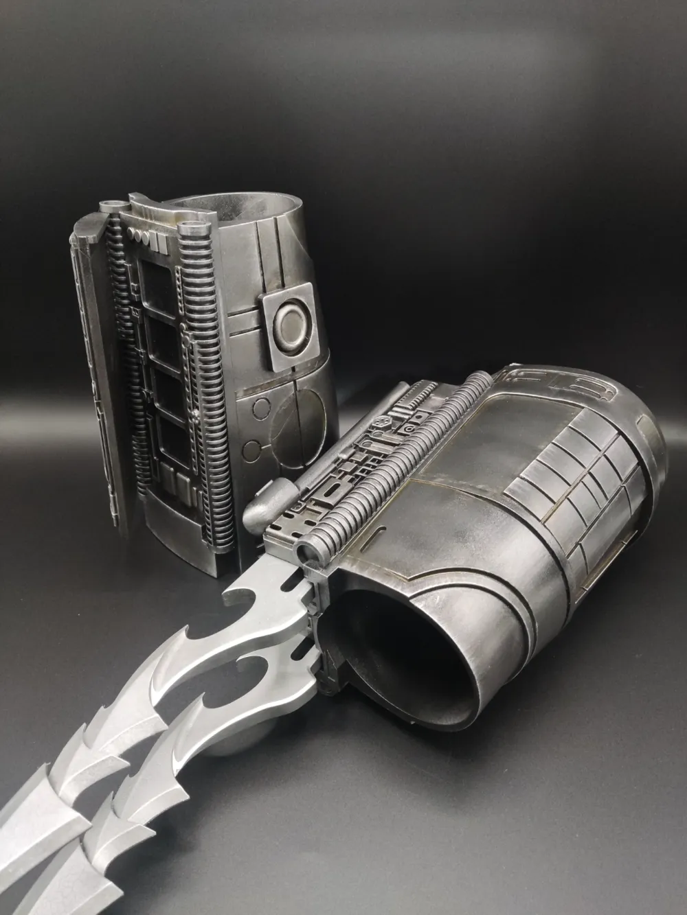 Predator Jungle Hunter Gauntlets - Free 3D Print Model - MakerWorld