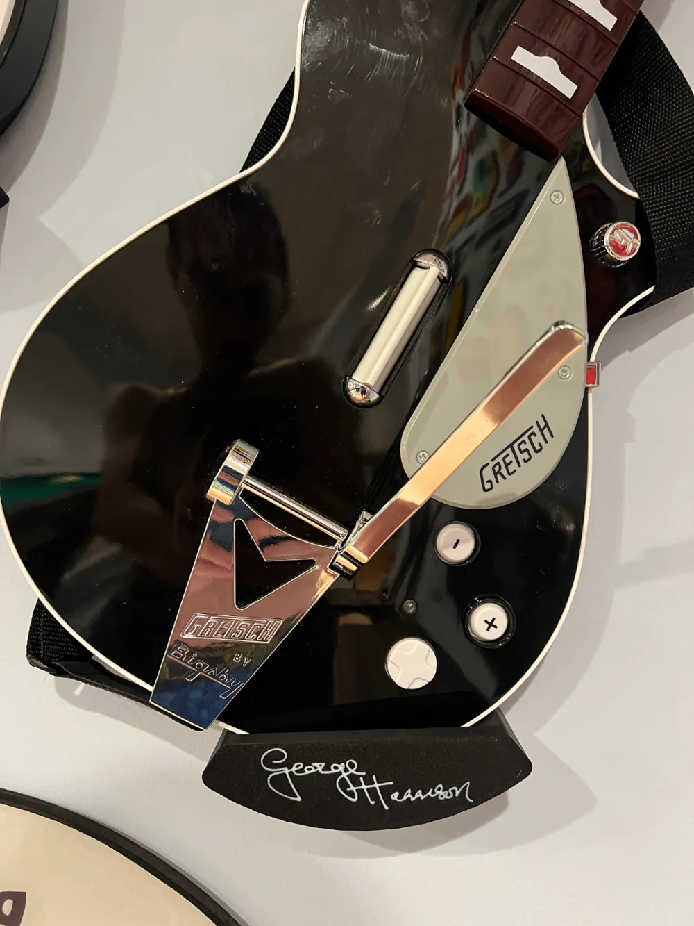 Höfner bass signed by Paul McCartney goes on sale • The Paul McCartney