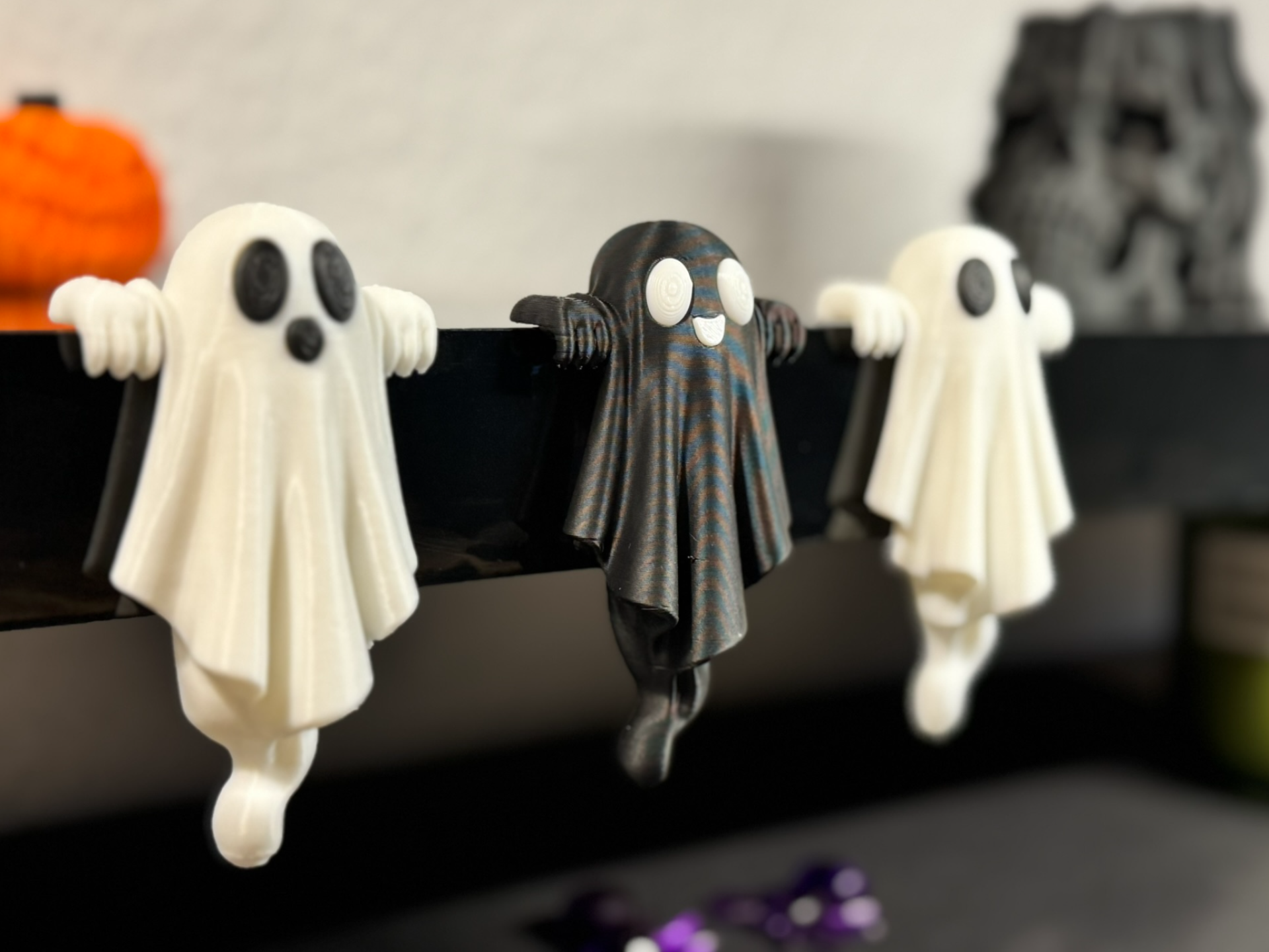Hanging Ghost – Halloween Shelf Decoration - 1