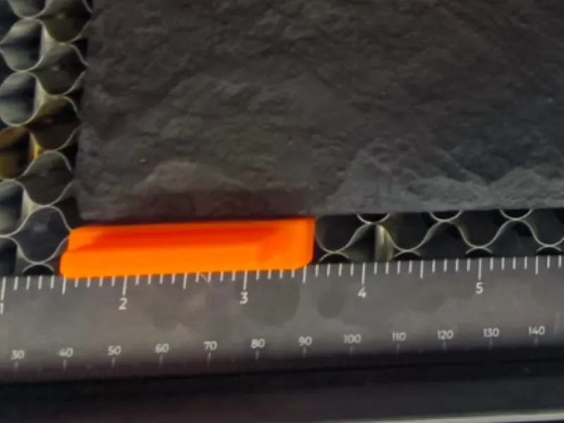 Xtool S1 Wabenplatten anschlag