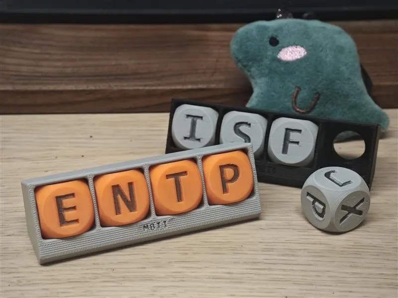 MBTI Dice Nameplate