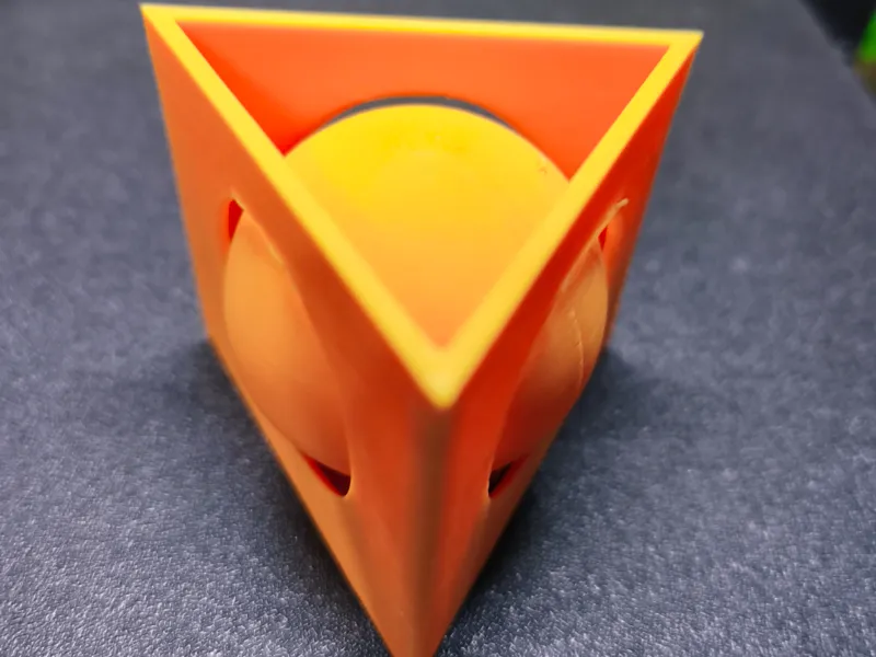Fidget illusion ball in a triangle
