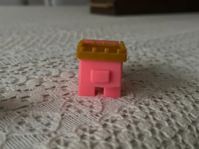Technoblade Pig Figurine with Crown – Mini Tribute