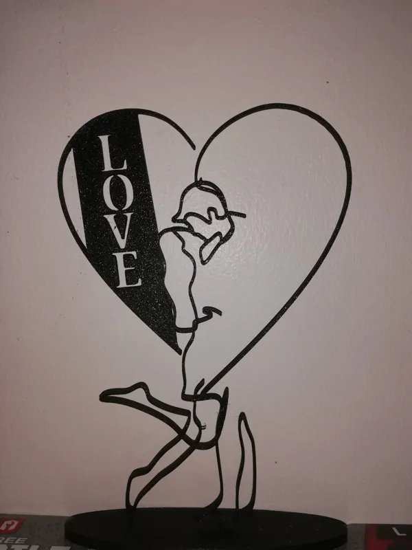 Statuette Love Lines couple enlacé